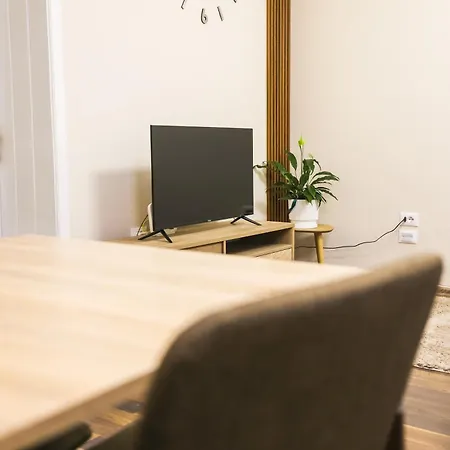 Townsquare Central Apartment *